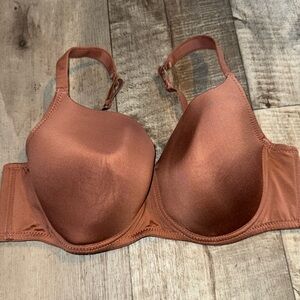 Delta Burke‎ bra-size 42D